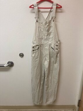 WE THE FREE “Ziggy” Cream Denim Overalls Straight Leg (XS)